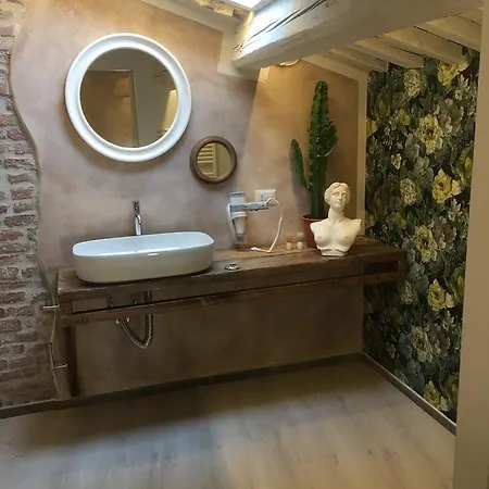 Il Pozzo Di Santa Zita Lucca